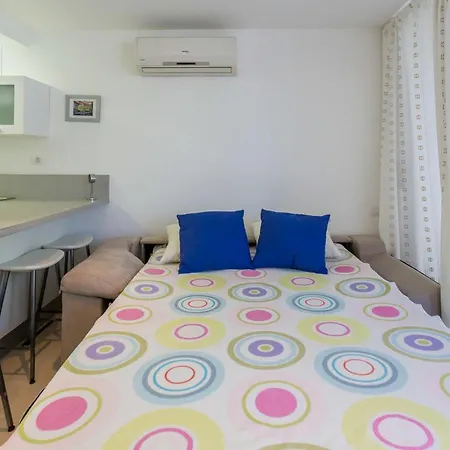 Apartment Flatguest - Adelfas 15
