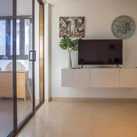 Flatguest - Adelfas 15 *